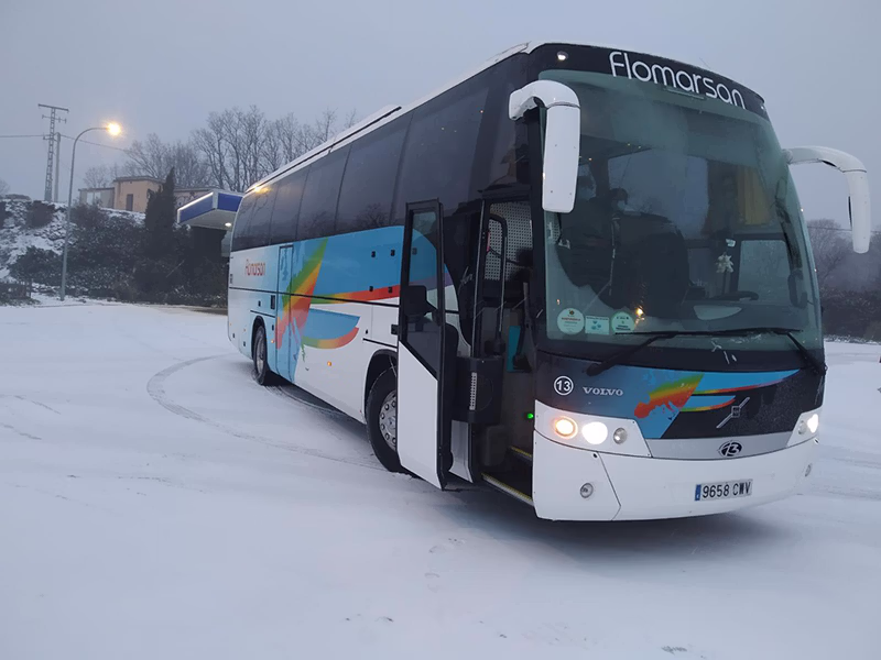 Autocar de Flomarsan en la nieve